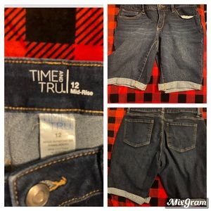 Like new time and tru shorts size 12